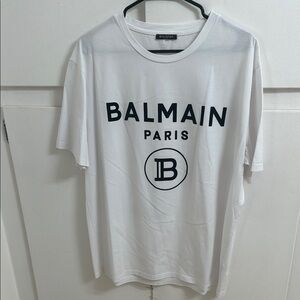 White Balmain, Paris men’s T-shirt and size extra large. With black logo.